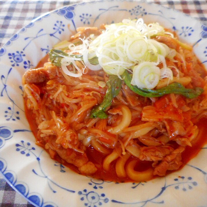 豚肉ともやしのコチュジャン焼きうどん